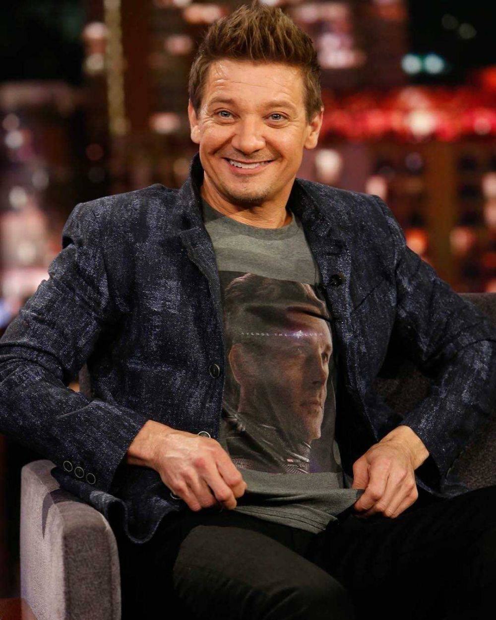 9 Potret Kece Jeremy Renner Pemeran Clint Barton Di MCU