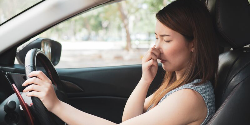 7 Dampak Buruk Merokok di Dalam Mobil, Harganya Bisa Turun!