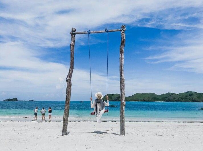 10 Rekomendasi Pantai di Lombok, Cocok untuk Healing