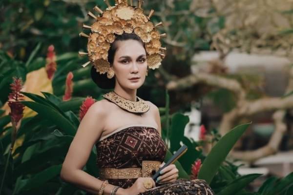 Nama Lengkap Artis Berdarah Bali, Semuanya Indah Didengar!