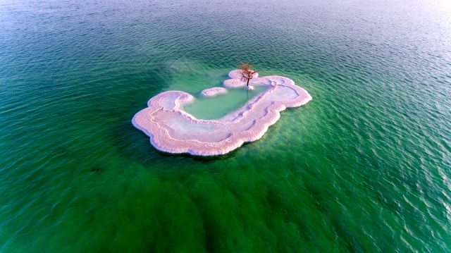 5 Danau Teraneh yang Ada di Bumi, Ada yang Bisa Meledak