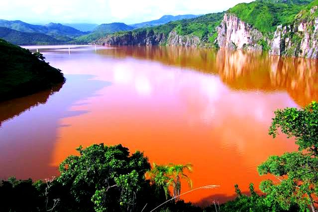 5 Danau Teraneh yang Ada di Bumi, Ada yang Bisa Meledak