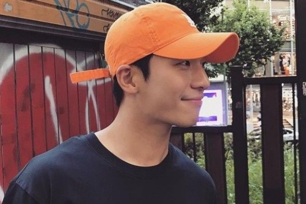 9 OOTD Boyfriend Material ala Wi Ha Joon, Aktor di Squid Game