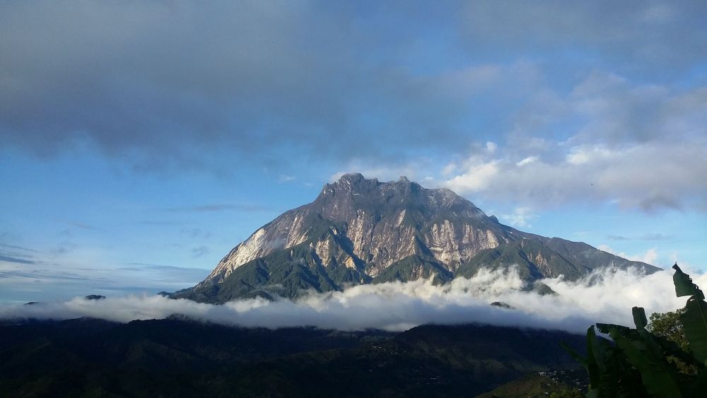 Profil Kinabalu sebagai Gunung Tertinggi di Pulau Kalimantan 