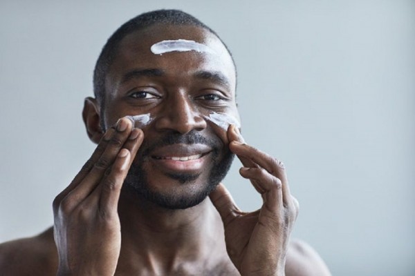 5 Pilihan Sabun Cuci Muka untuk Pria yang Aktif Kerja di Luar Ruangan