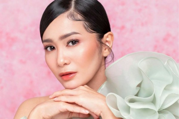 Terjun Jadi Penyanyi, 9 Potret Bunga Zainal Rekaman Single Perdana