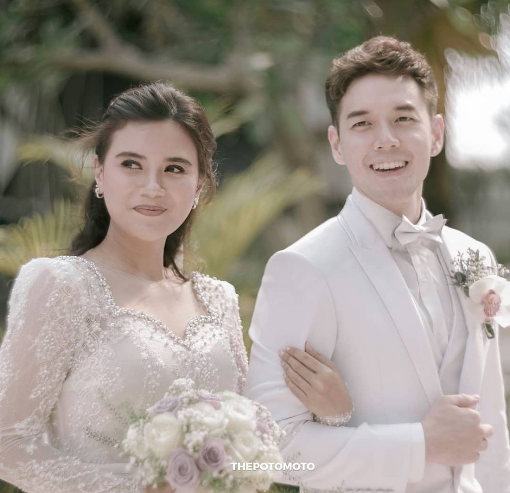 9 Pasangan Artis Yang Pemberkatan Nikah Saat Pandemik