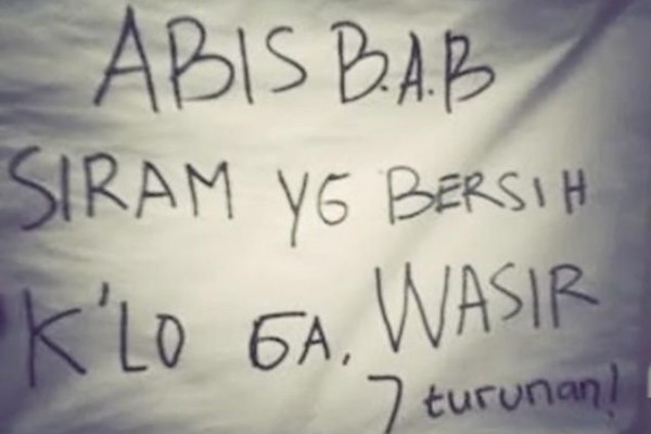 10 Peringatan di Toilet yang Bikin Pengguna Mikir 2 Kali Mau Melanggar