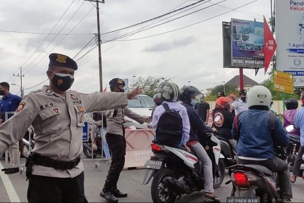 Polda Bantah Bubarkan Bagi-bagi Telur di Blitar
