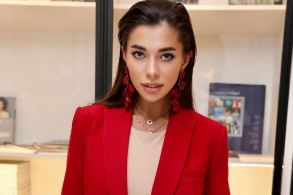 9 Potret Memikat Anna Neplyakh, Miss Universe Ukraina 2021, Stunning!