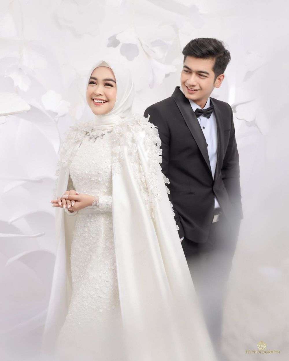 10 Potret Prewedding Ria Ricis Dan Teuku Ryan, No Touch!