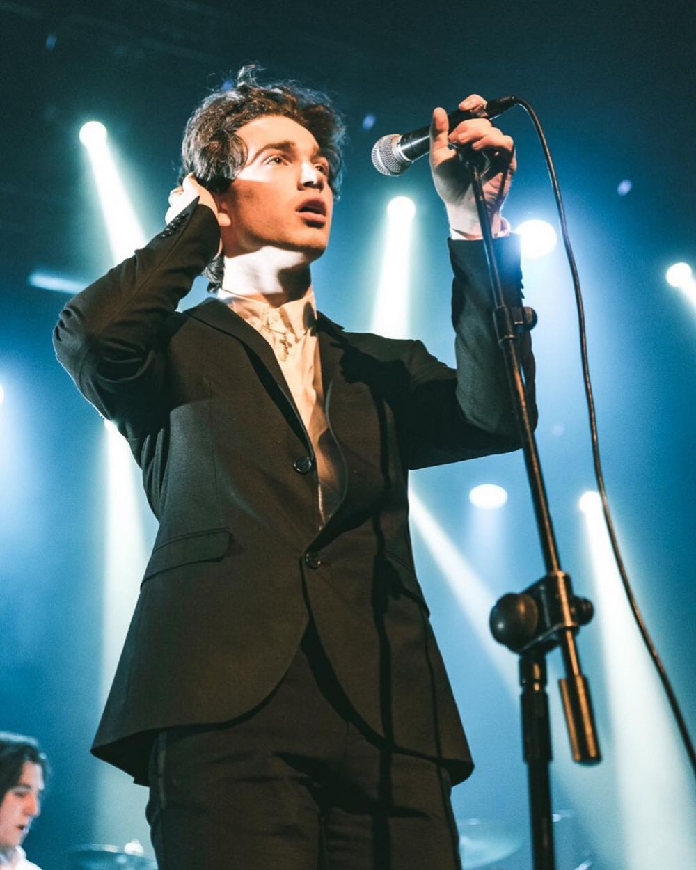 10 Potret Elijah Hewson, Frontman Inhaler
