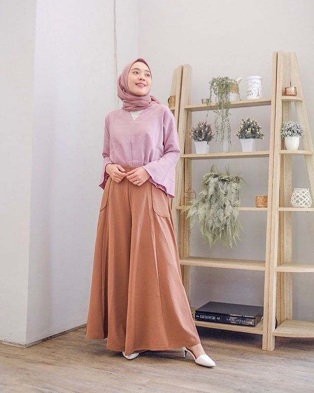 10 Mix and Match Outfit Hijab Ala Putri Melati, Simple tapi Stylish