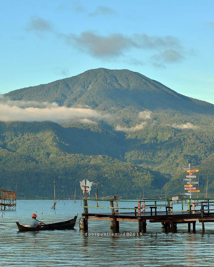 Selain Toba, 10 Danau Menawan di Sumatra Ini Sarat dengan Legenda