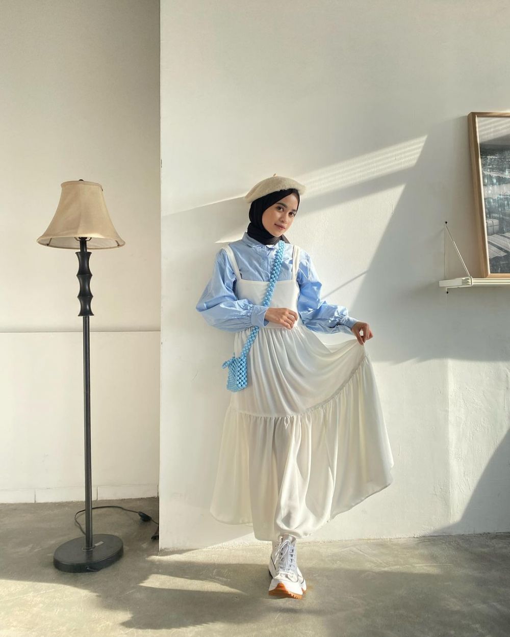 OOTD Hijab dengan Outfit Nuansa Biru - Perempuan.web.id