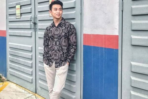 9 Ide Padu Padan Kemeja Batik Pria, Stylish!