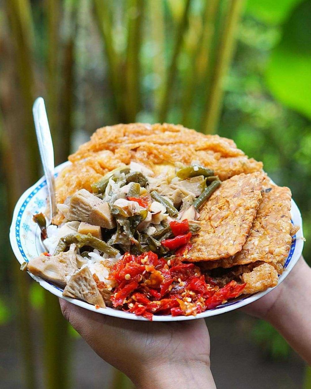 10 Kuliner Paling Ramai di Yogyakarta, Antrenya Harus Sabar!