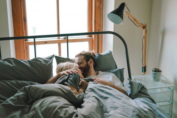 5 Tips Bercinta dengan Suami yang Memiliki Penis Besar