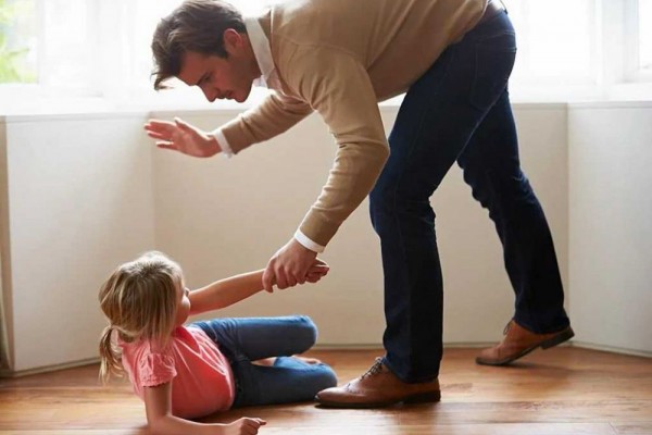 5 Efek Domino yang Akan Muncul bila Orangtua Terbiasa Memukul Anak