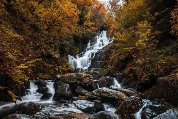 9 Air Terjun yang Mempesona di Irlandia, Panoramanya Buat Tergila-Gila