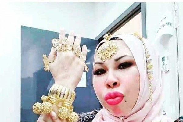 10 Potret Kelakuan Nyeleneh Emak Emak Bikin Geleng Kepala