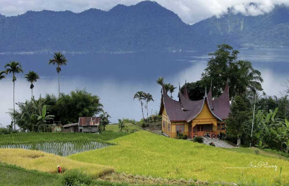 6 Danau Terindah di Indonesia, Wajib Masuk Daftar Wisatamu Nih!