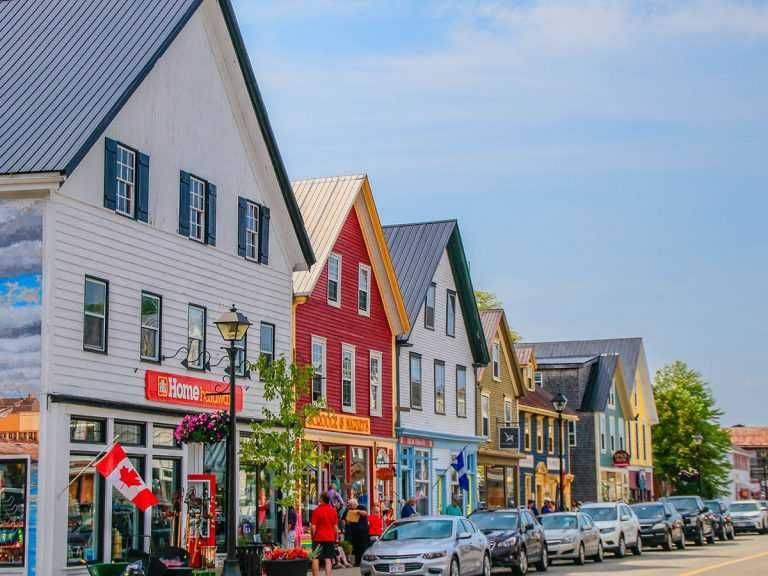 9 beautiful small towns in Canada, the atmosphere makes the heart happy