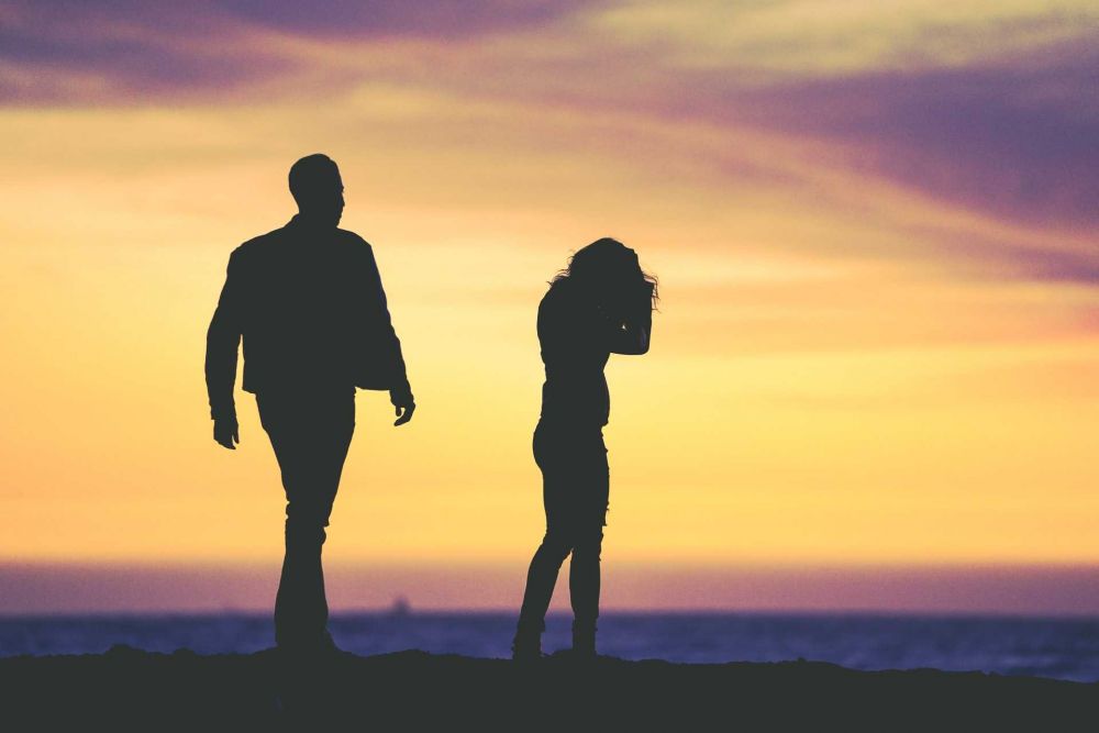 6 Sikap Cewek Manja yang Bikin Cowok Ragu Menjadikannya Pasangan