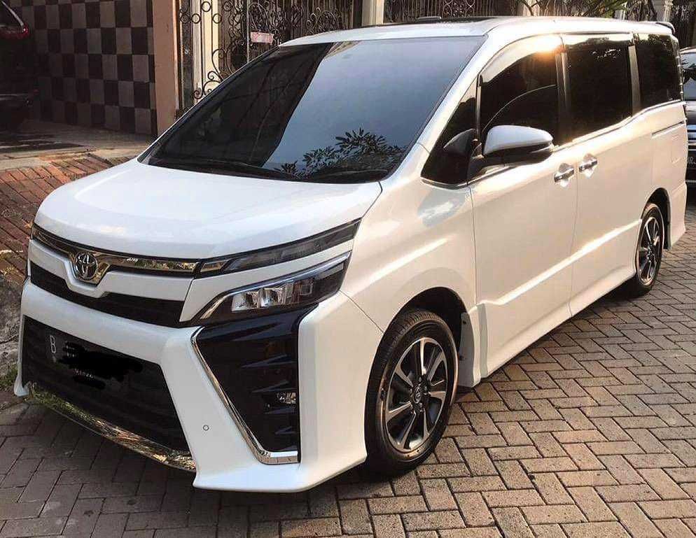 Toyota voxy 2019 фото