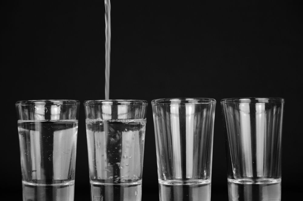 7 Fakta Air Putih yang Harus Kamu Tahu, Bikin Mulus Kulit?