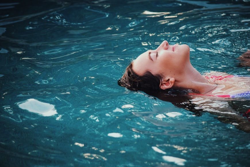 7 Alasan Kenapa Kamu Mengantuk setelah Berenang