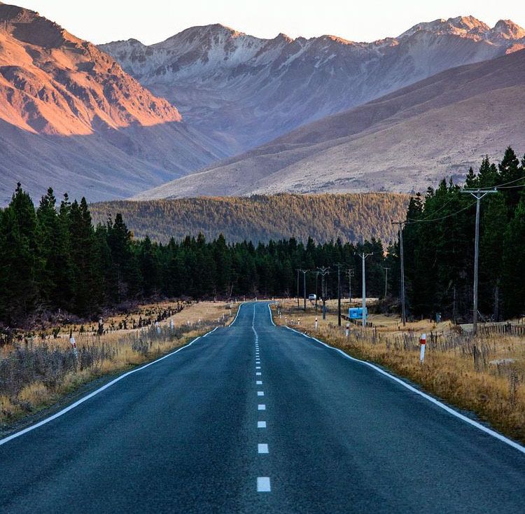 9 Potret Tekapo, Danau dengan Panorama Super Cantik di Selandia Baru