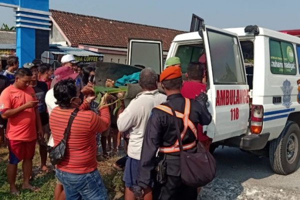 Pengendara Motor Roda Tiga di Lamongan Tewas Tertabrak KA