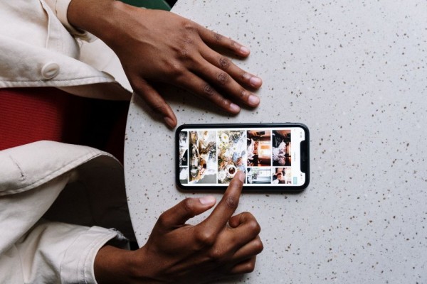 6 Tempat Terlarang Meletakkan Handphone, Bahaya!
