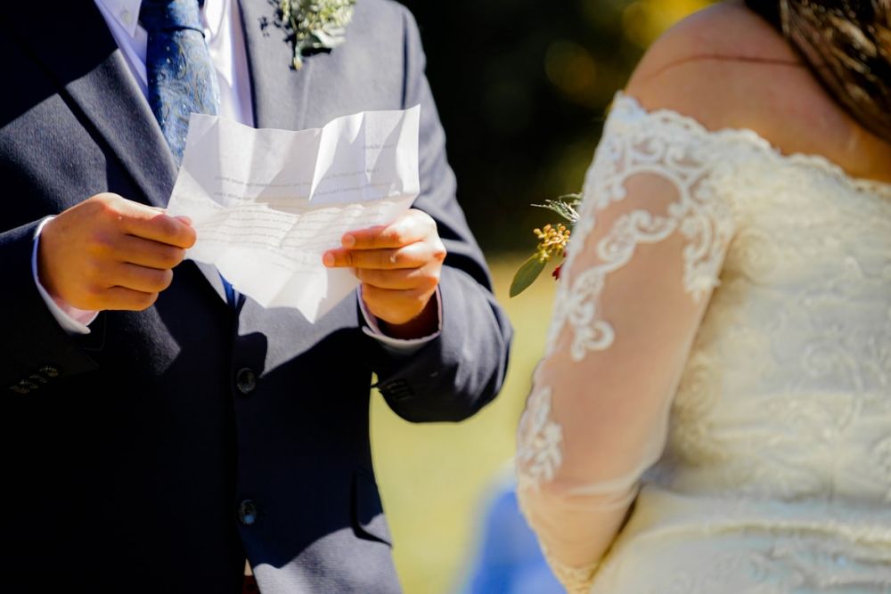 5 Alasan Mengapa Pengantin Laki-laki Menangis di Hari Pernikahan