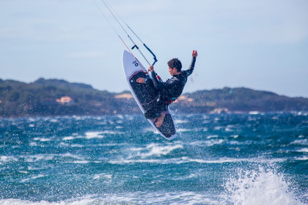 5 Tips Bermain Kitesurfing Untuk Pemula