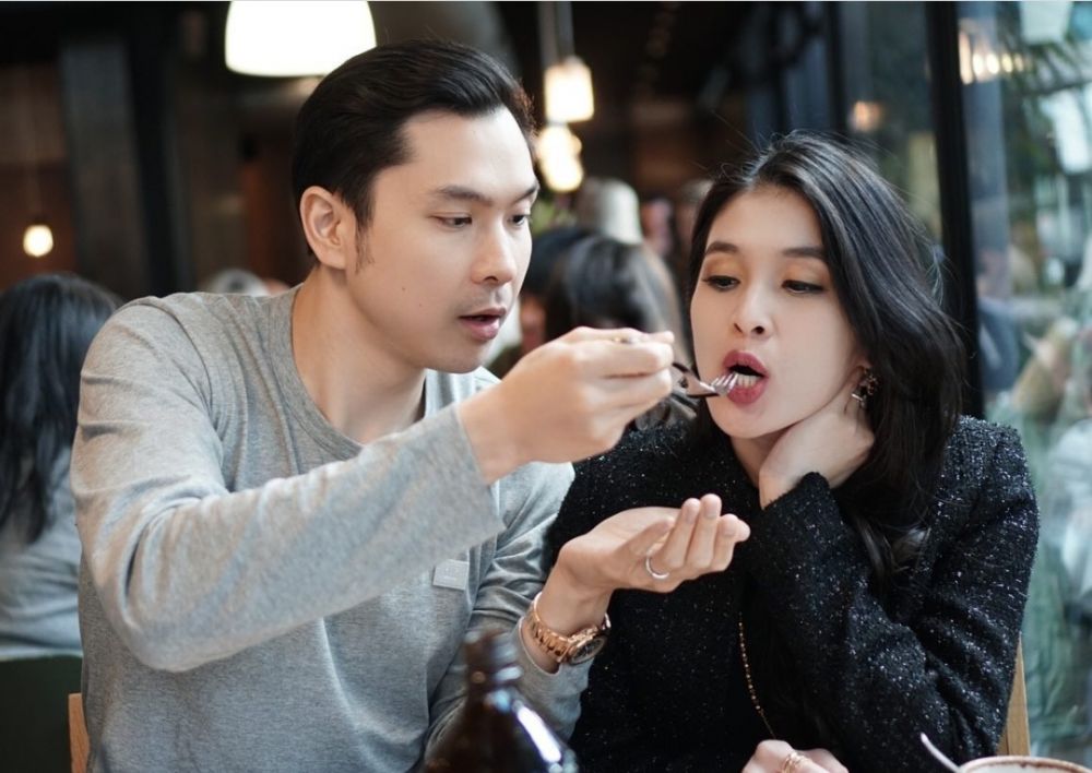 10 Pasangan Artis Kerap Disebut Relationship Goals, Mesra Abis