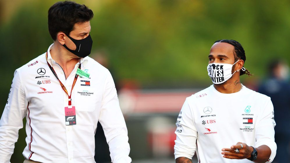 Hamilton Tegaskan Tak Ada Permusuhan Pribadi dengan Verstappen