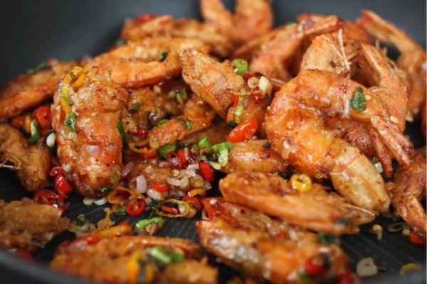 5 Tips Memasak Udang Cabai Garam ala Devina Hermawan, Gurih Abis!