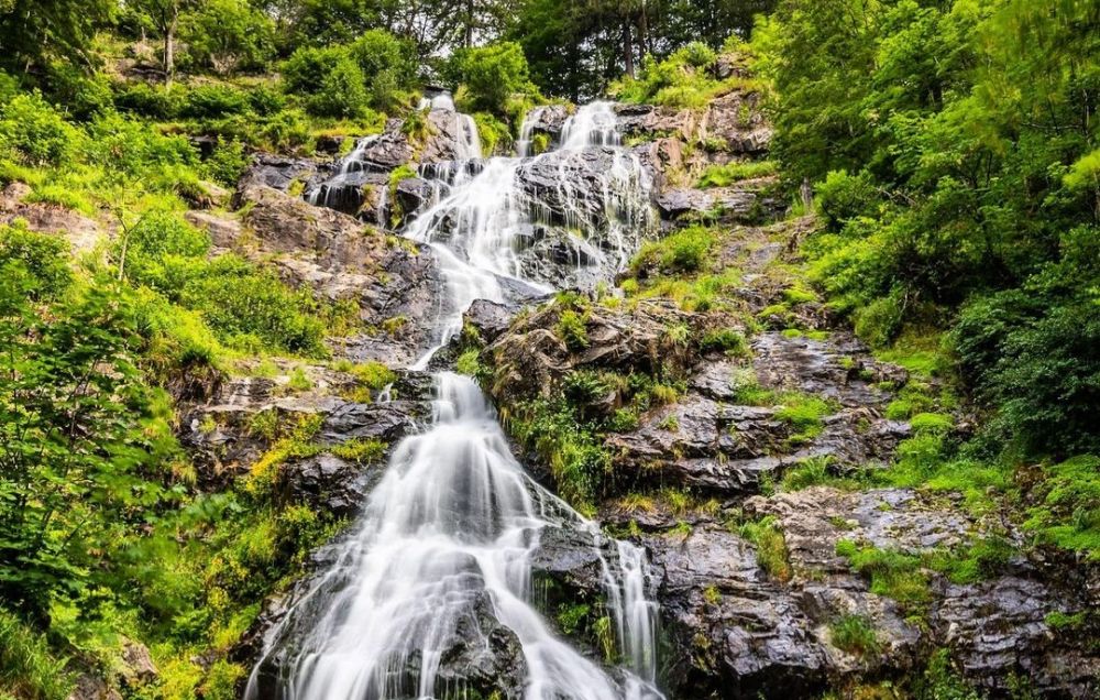 5 Destinasi Air Terjun Terindah di Jerman, Suasana Bikin Hati Damai!