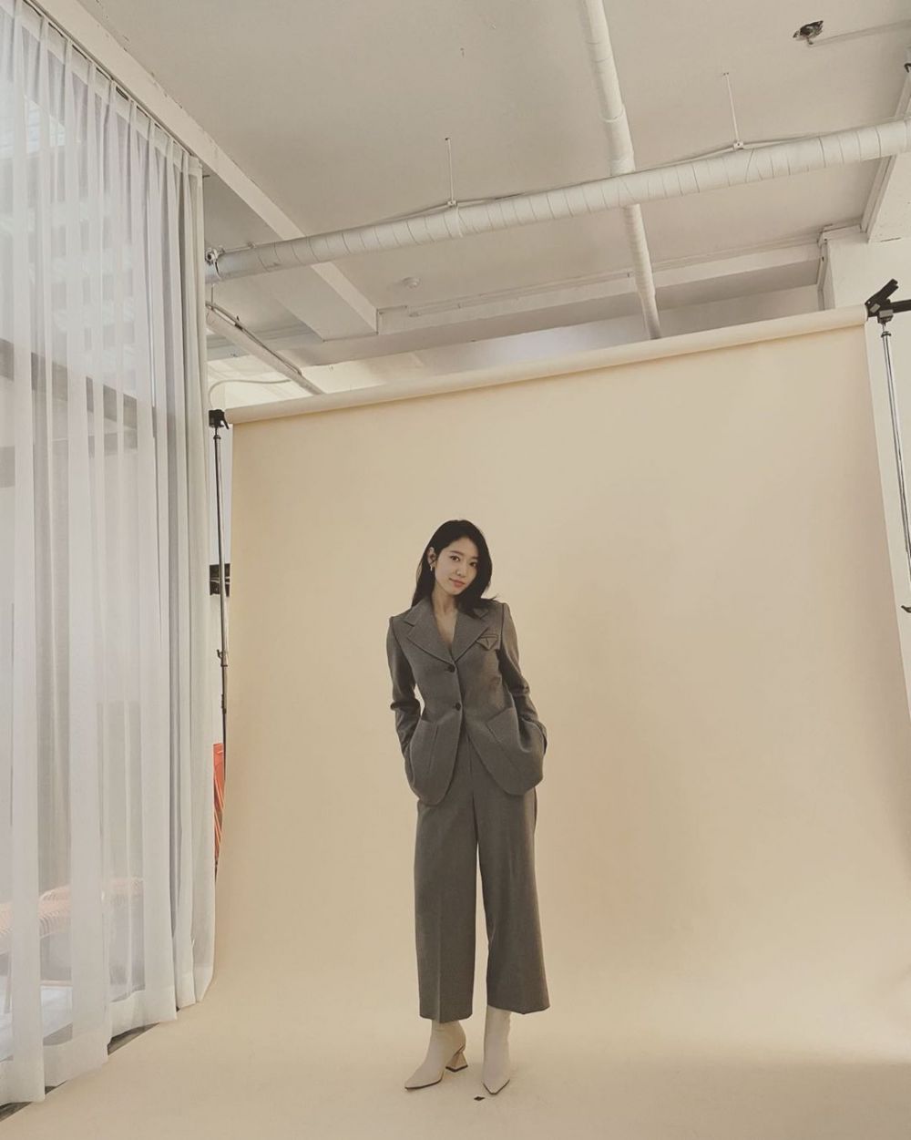 9 Inspirasi Outfit Park Shin Hye Ini Cocok untuk Bertemu Calon Mertua