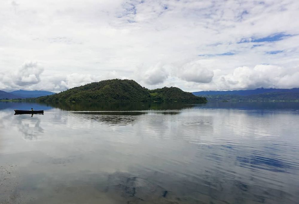 5 Danau Terindah di Papua, Surga Dunia yang Memesona!