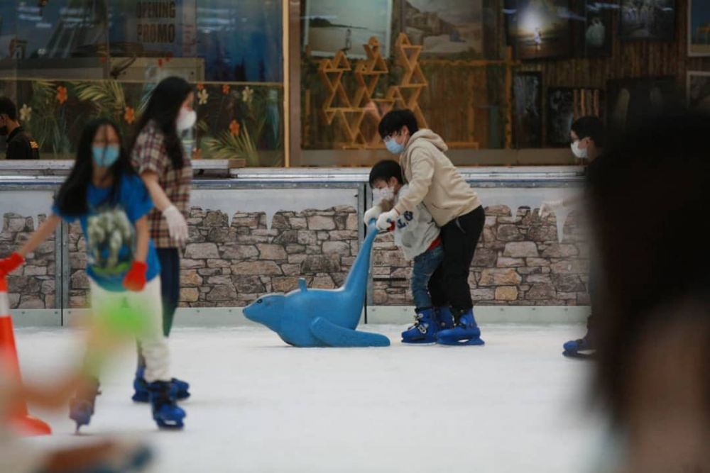 5 Rekomendasi Tempat Ice Skating di Indonesia, Dijamin Seru!