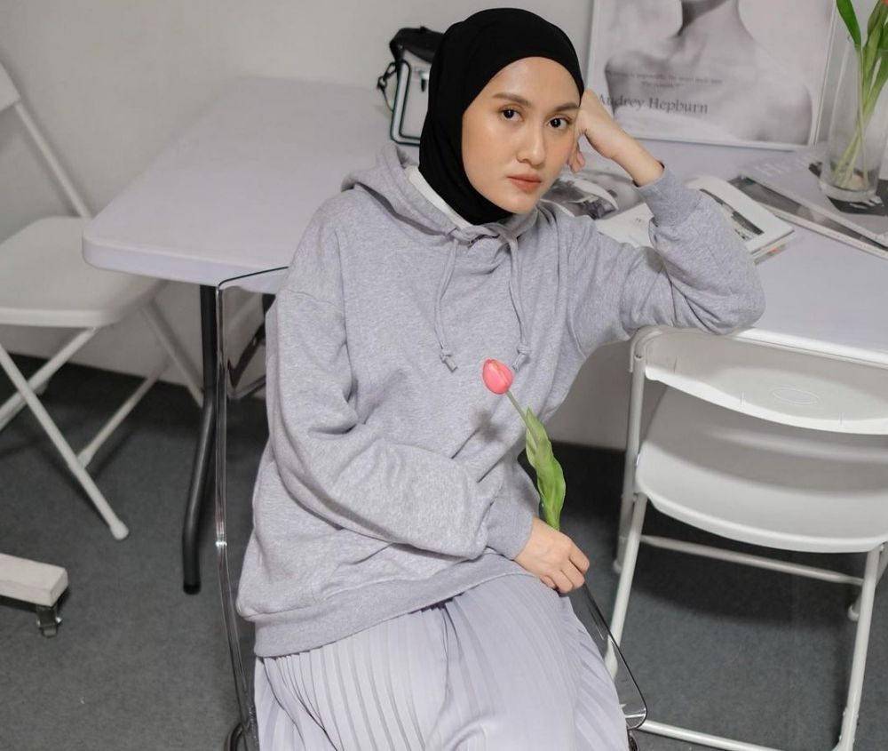 Viral hijab hitam