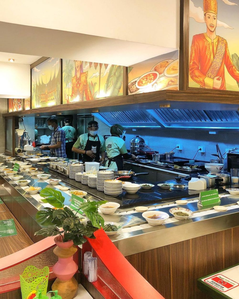 'Aroma Padang' Restoran Minang ala Jepang, Ada Keretanya!