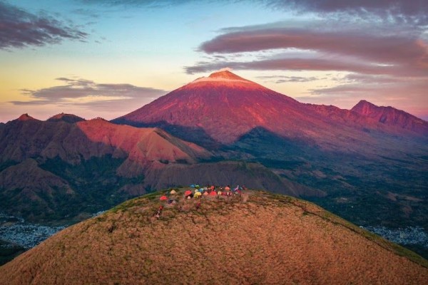 7 Bukit Berlatar Gunung Rinjani Di Sembalun Lombok