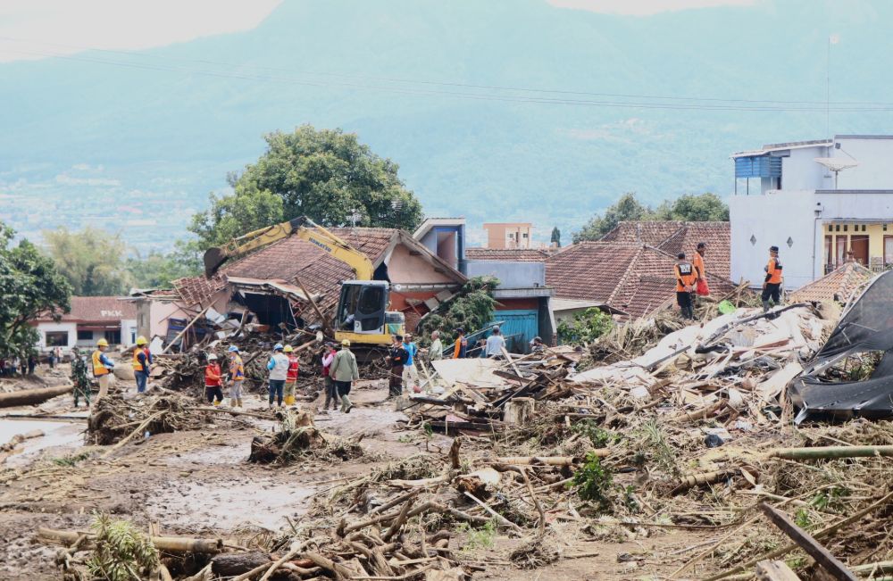 BPBD Kota Batu Siaga Bencana di Bekas Banjir Bandang