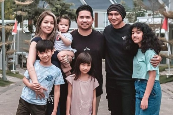 Adakan Pertemuan Keluarga, 9 Foto Leticia Putri Anji dan Sheila Marcia
