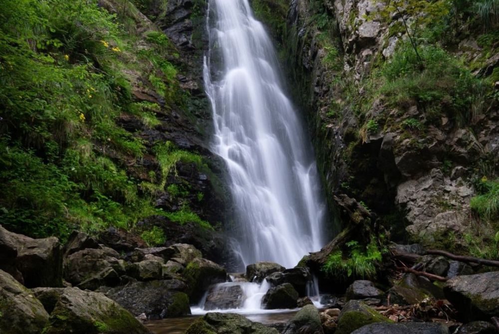 5 Destinasi Air Terjun Terindah di Jerman, Suasana Bikin Hati Damai!