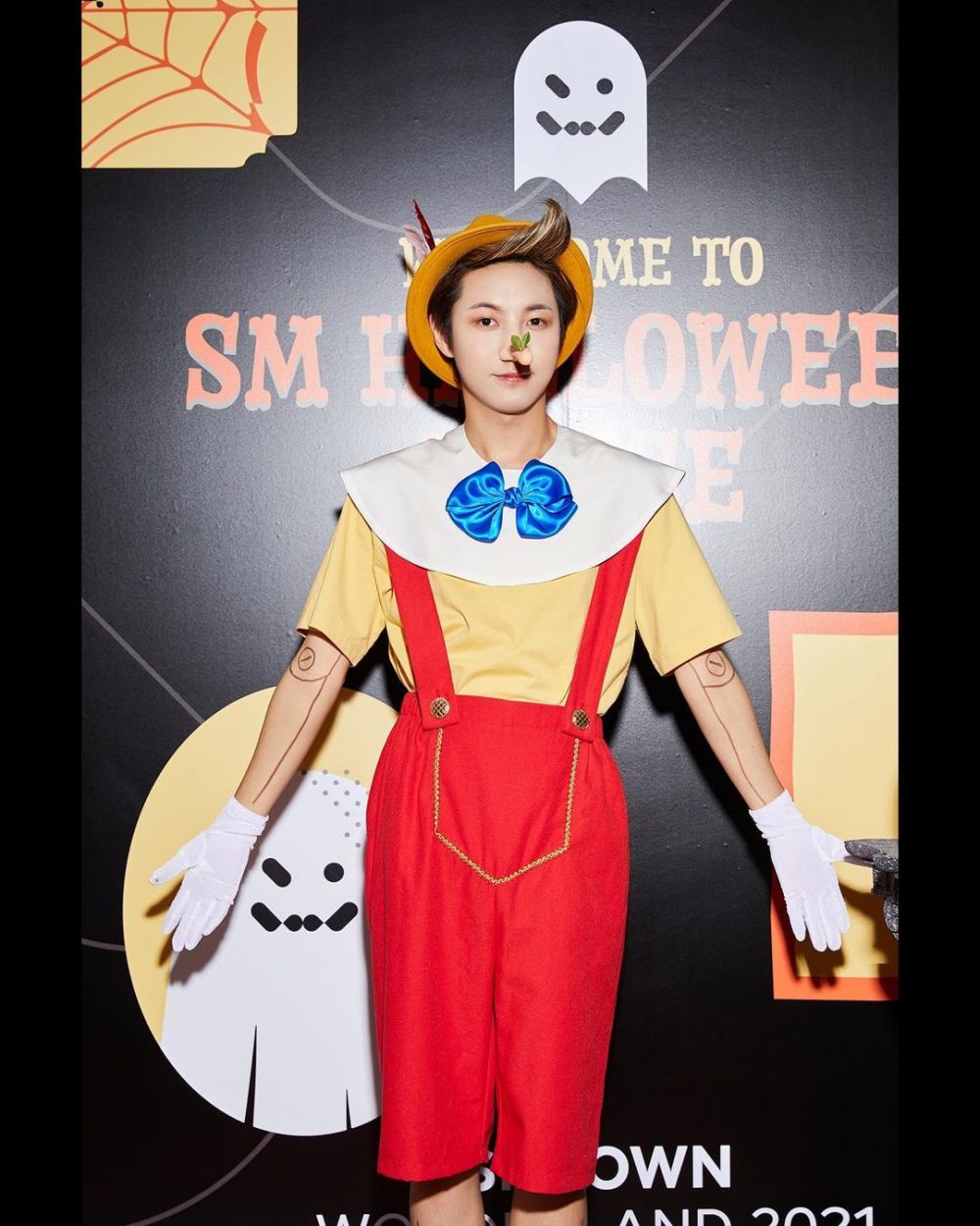 Kostum Artis SM Entertainment di Halloween Party 2021